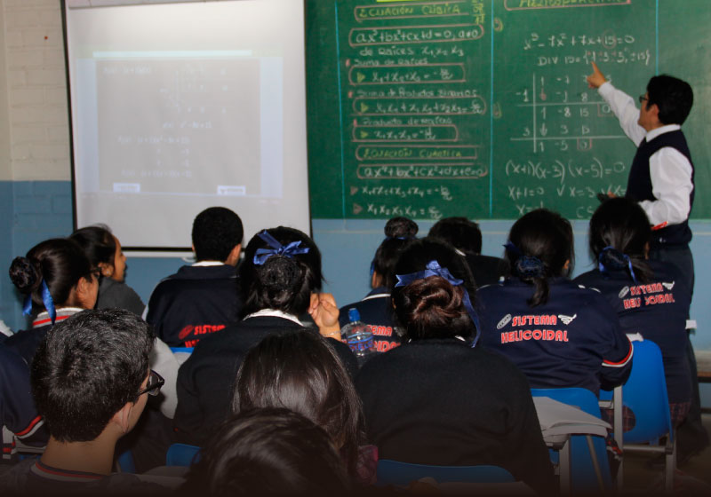 Saco Oliveros ofrece clases gratuitas para los estudiantes de colegios estatales